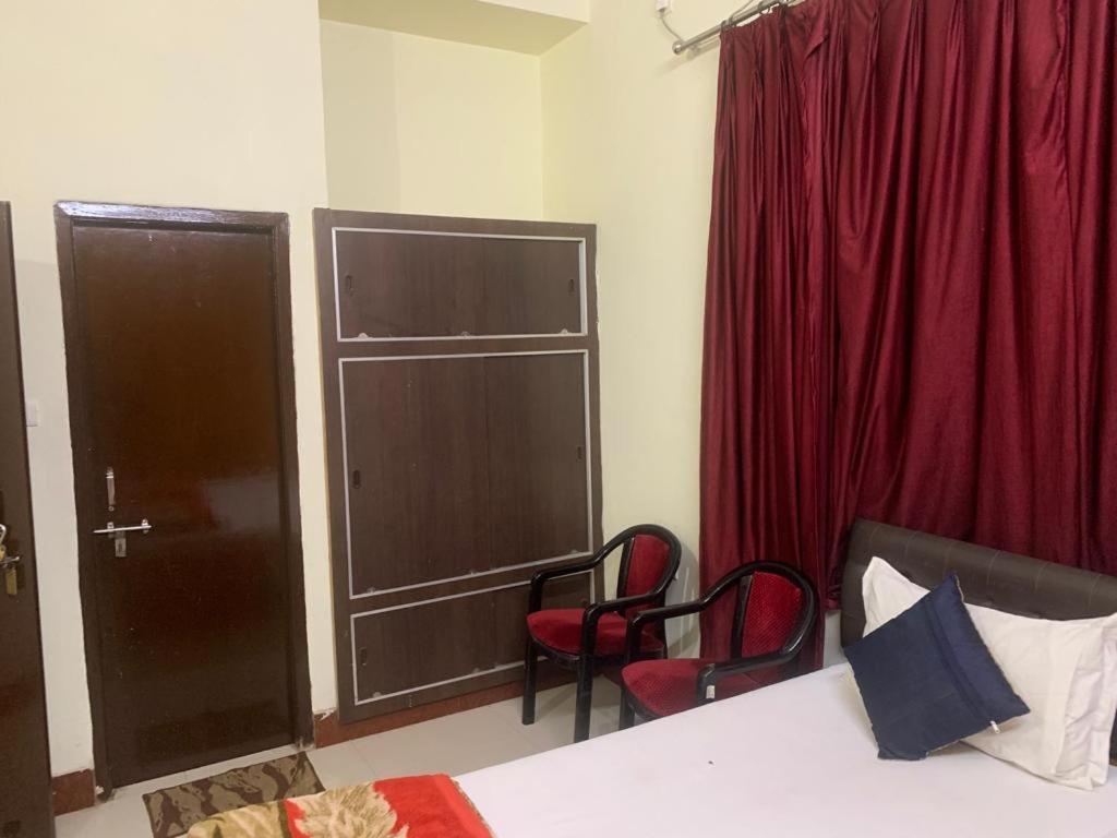 Narendra Guest House Kakarmatha Ngoại thất bức ảnh
