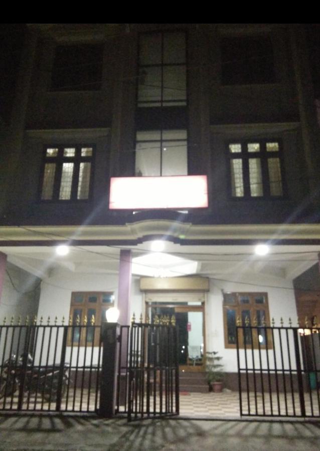 Narendra Guest House Kakarmatha Ngoại thất bức ảnh